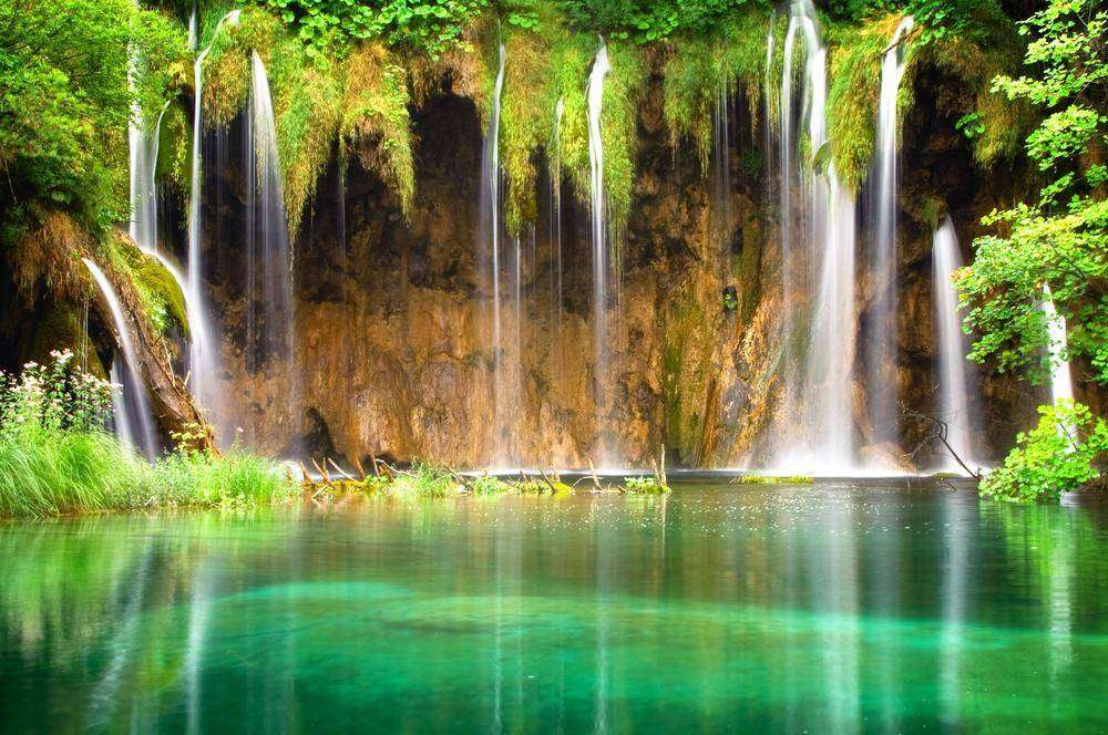 

Фотообои Walldeco Водопад впадающий в озеро №0349 Лоск