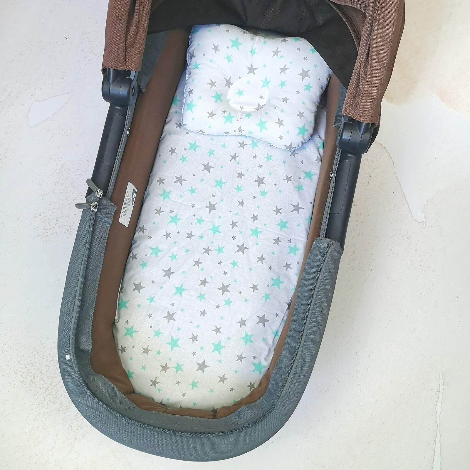 

Комплект в коляску: простынка на резинке + подушка Kid Way Звёздочки 35х80 см белая