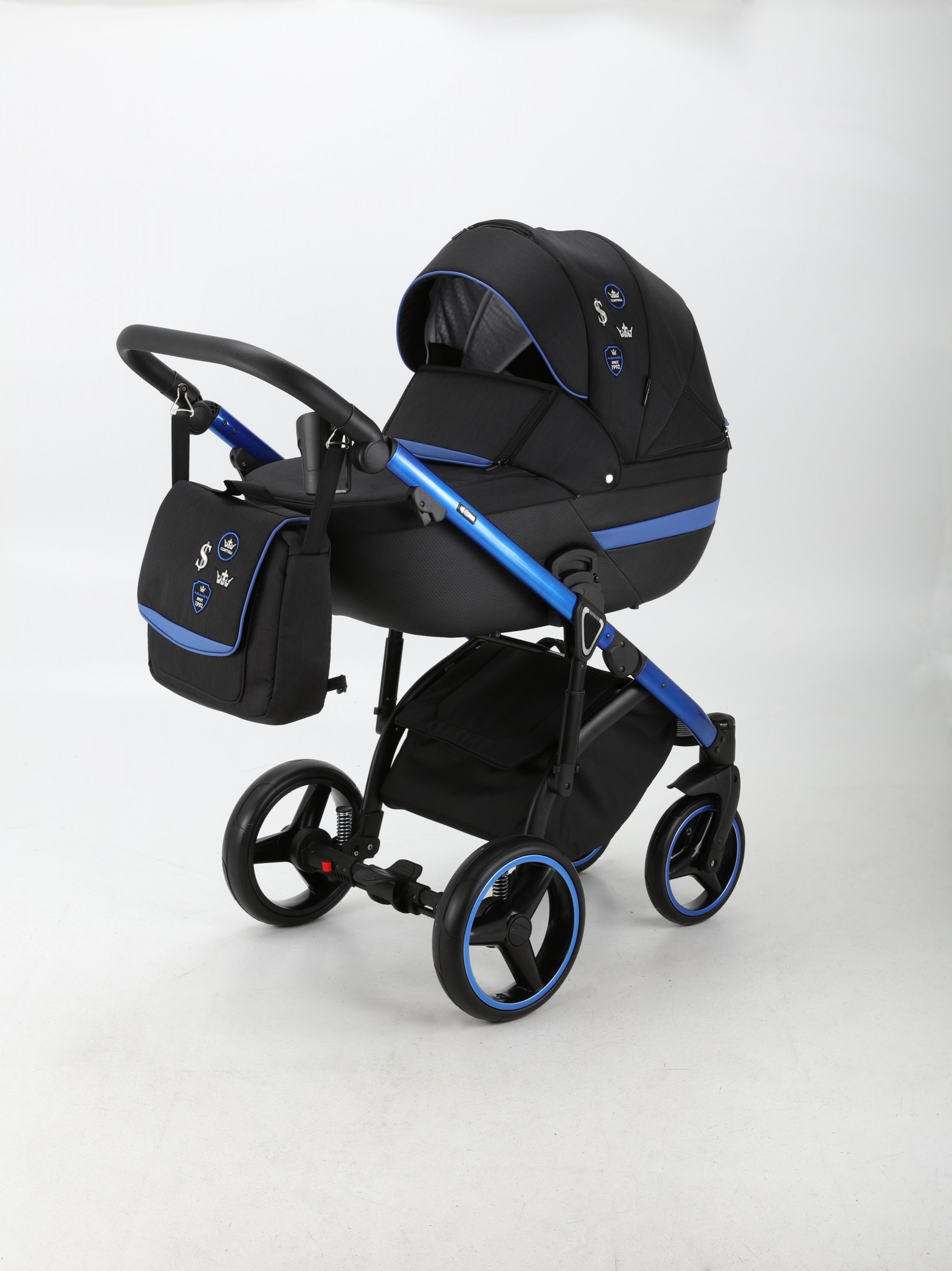 

Коляска Adamex Cortina CT-404 2 в 1 Черный