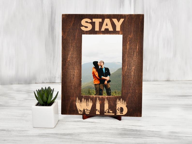 

Подарочная рамка для фото из натурального дерева с гравировкой "Stay wild" 15х21, вертикальная, Темное дерево, WOODPRESENT