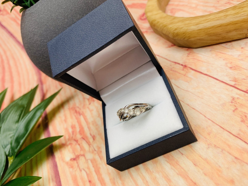 

Серебряное кольцо с белой (бесцветной) Шпинелью Sky Jewelry 000600