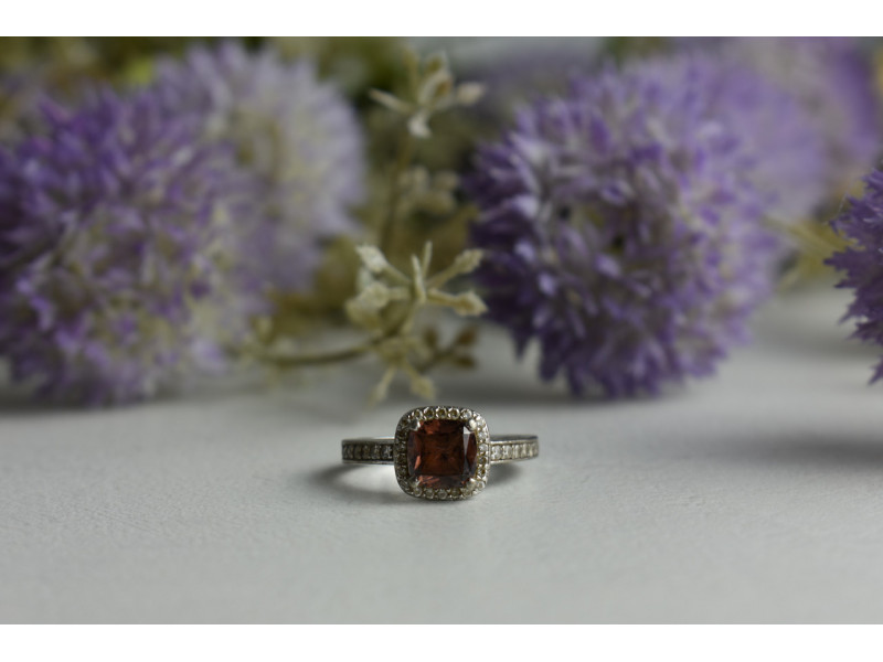 

Серебряное кольцо с камнем Гессонит и фианитами Sky Jewelry 001094