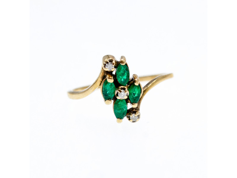 

Золотое кольцо с изумрудом и бриллиантами Sky Jewelry 000662
