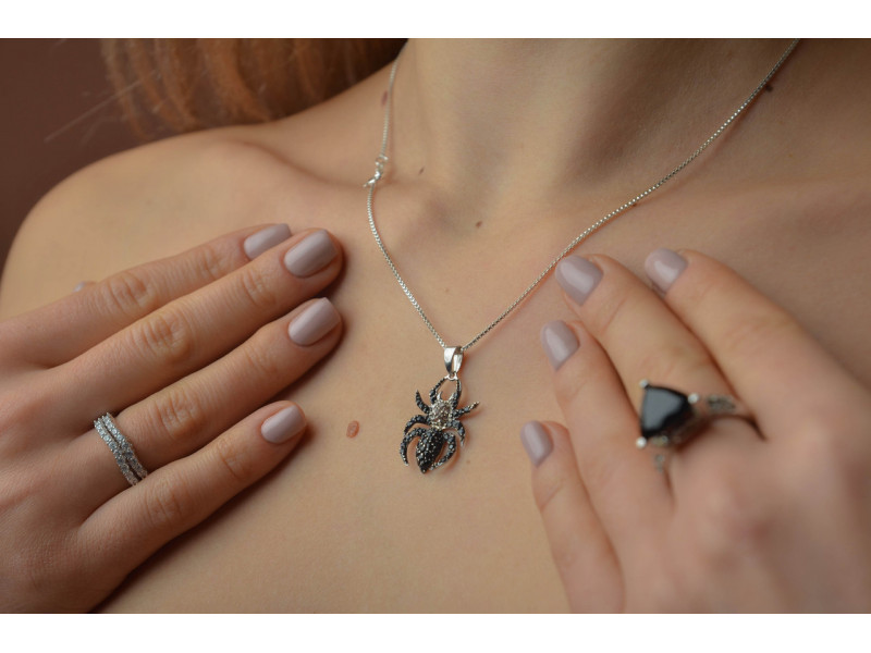 

Серебряный кулон-паук с камнями черный Морион и бесцветная шпинель Sky Jewelry 000390