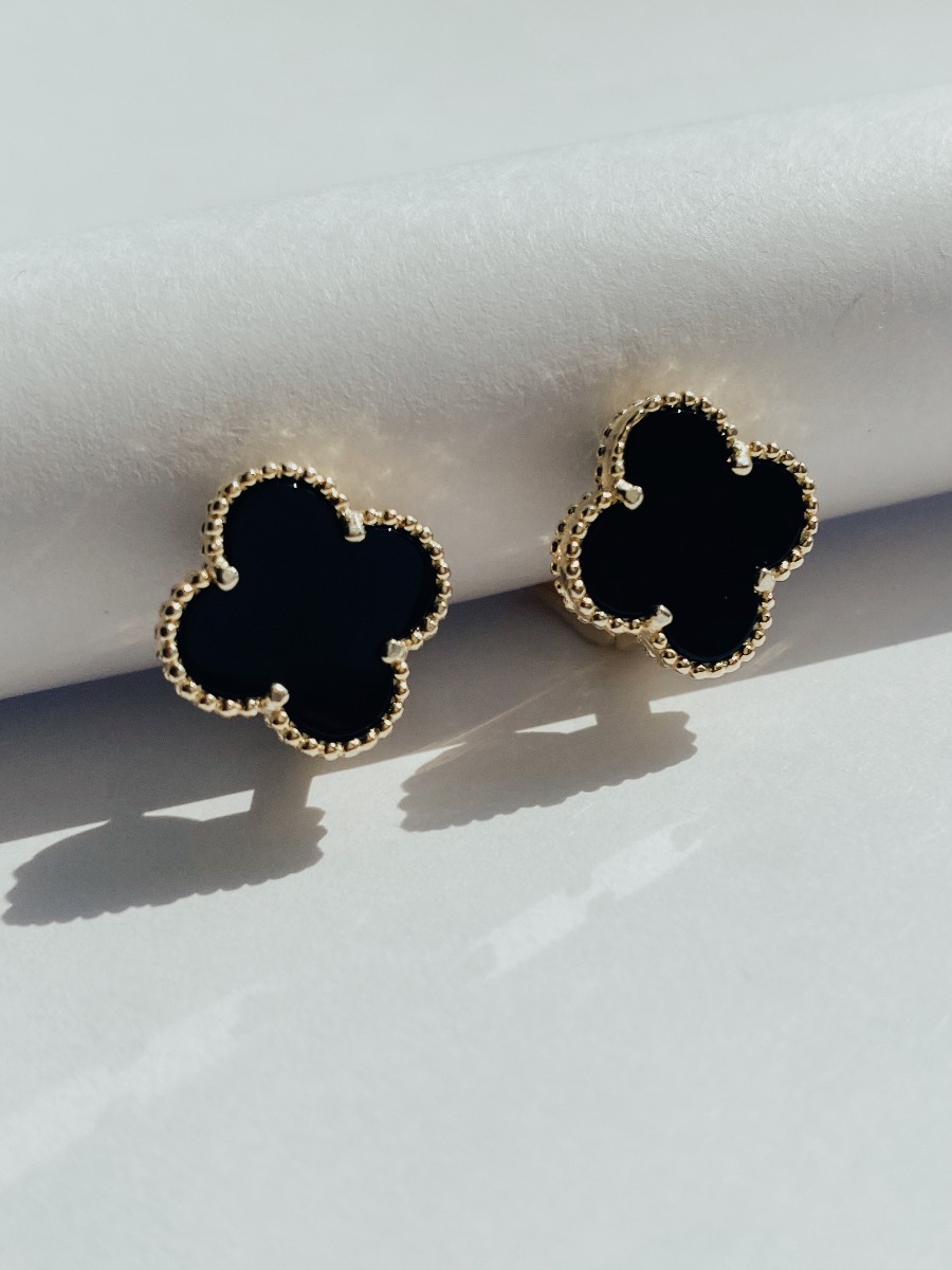 

Женские серебряные серьги Adali Van Cleef на английском замке с ониксом 5,25 гр