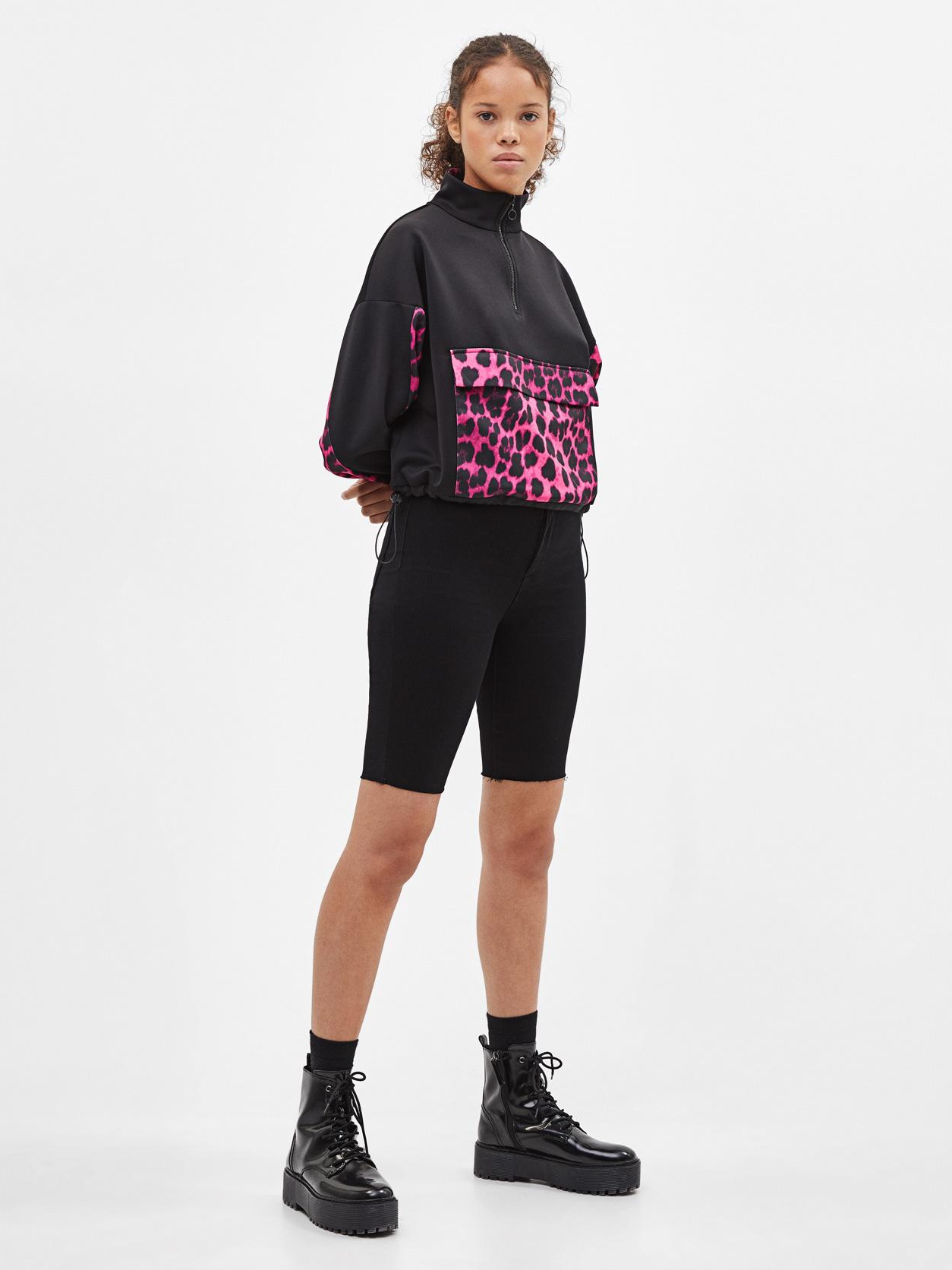 

Толстовка Bershka 1779/326/800-ADDD S Черная с розовым