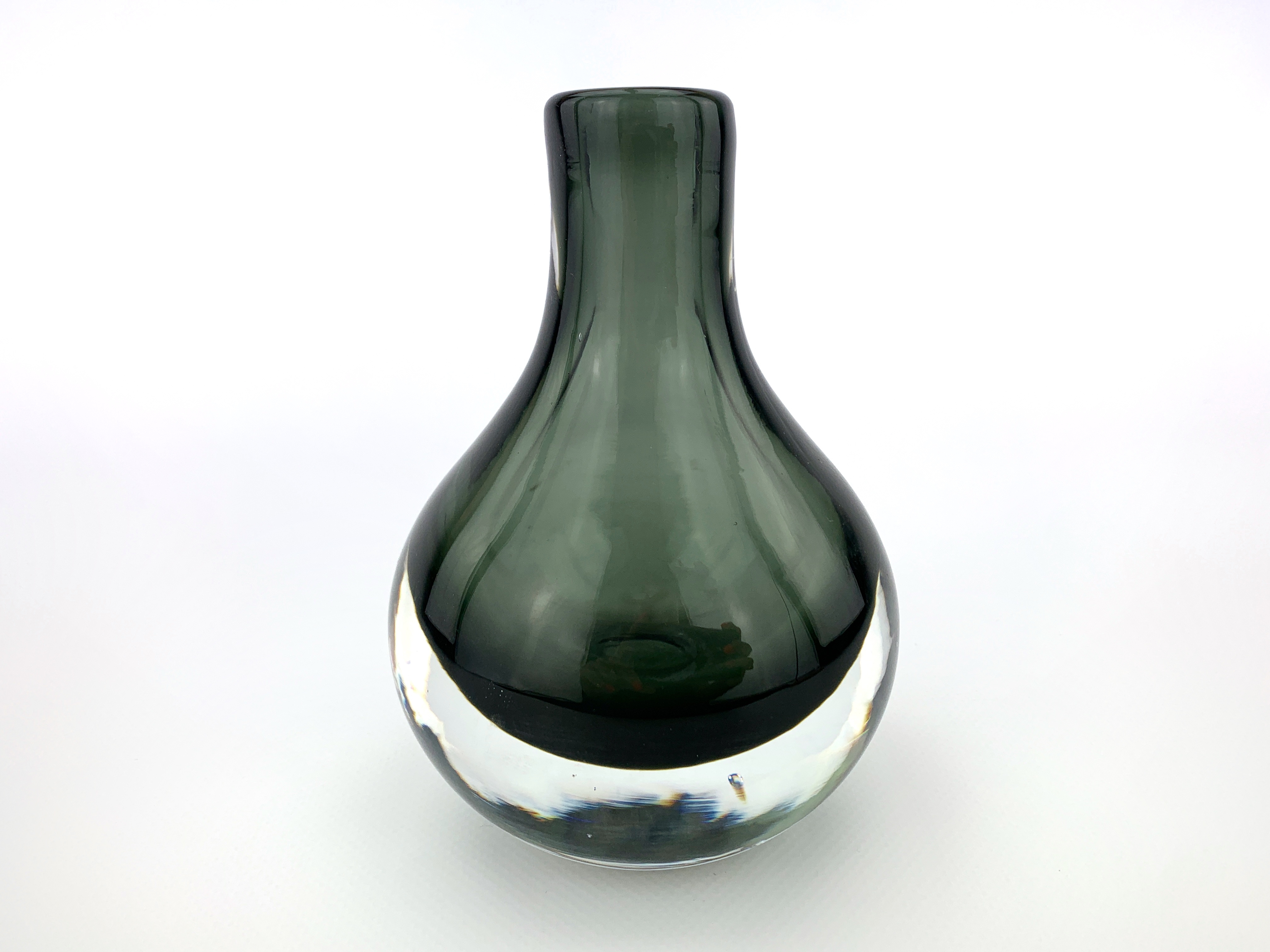 

Ваза для цветов TerrA "Silvery" пепельная 11х14см (3507-1-1)