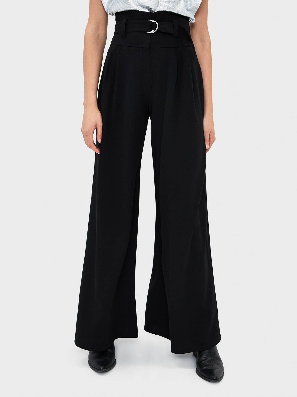 

Брюки Bershka 5124/326/800-AAAD XS Черные