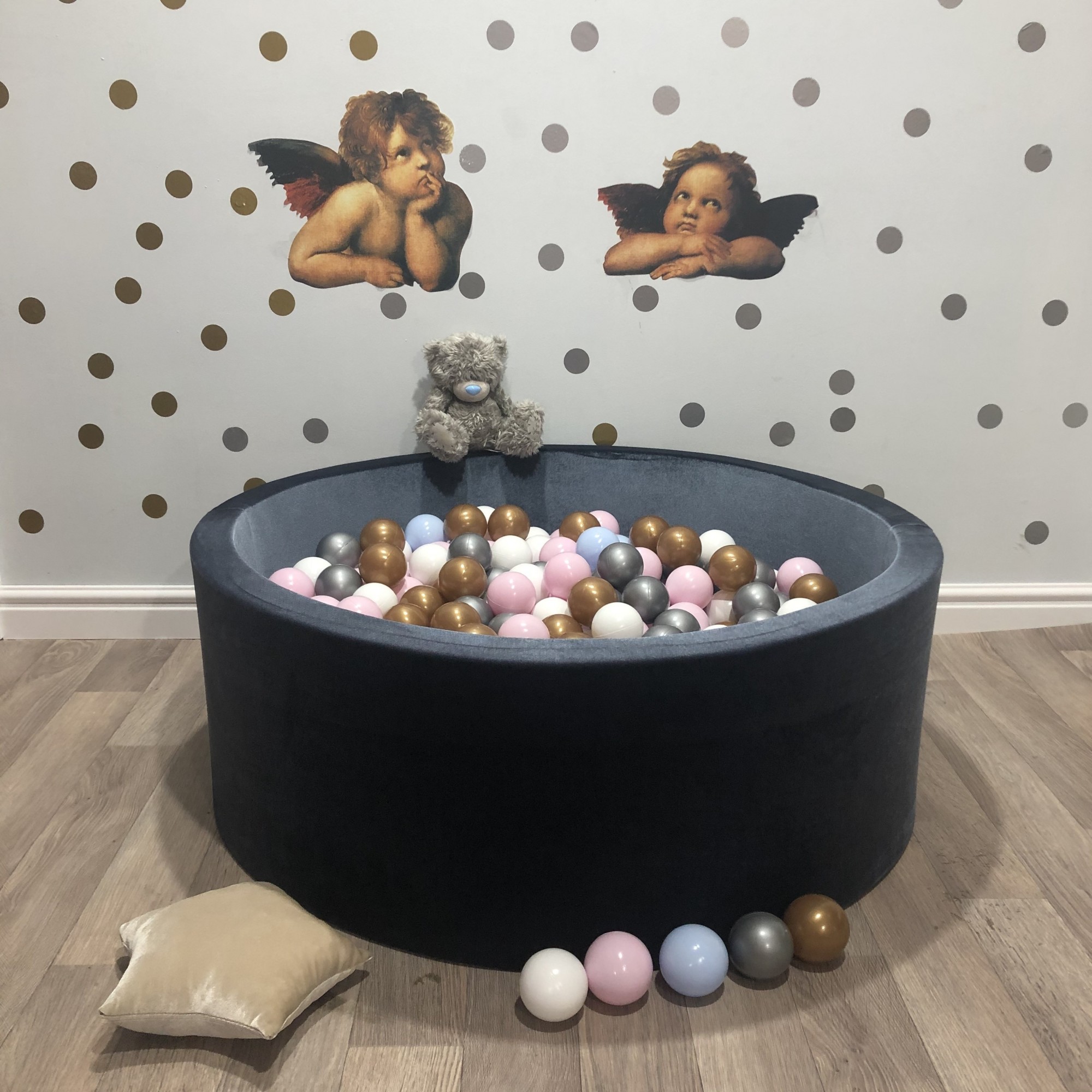 

Сухой бассейн Maikinbaby 110 см и 250 шт шаров Бархат Темно-серый (арт.М110-134)