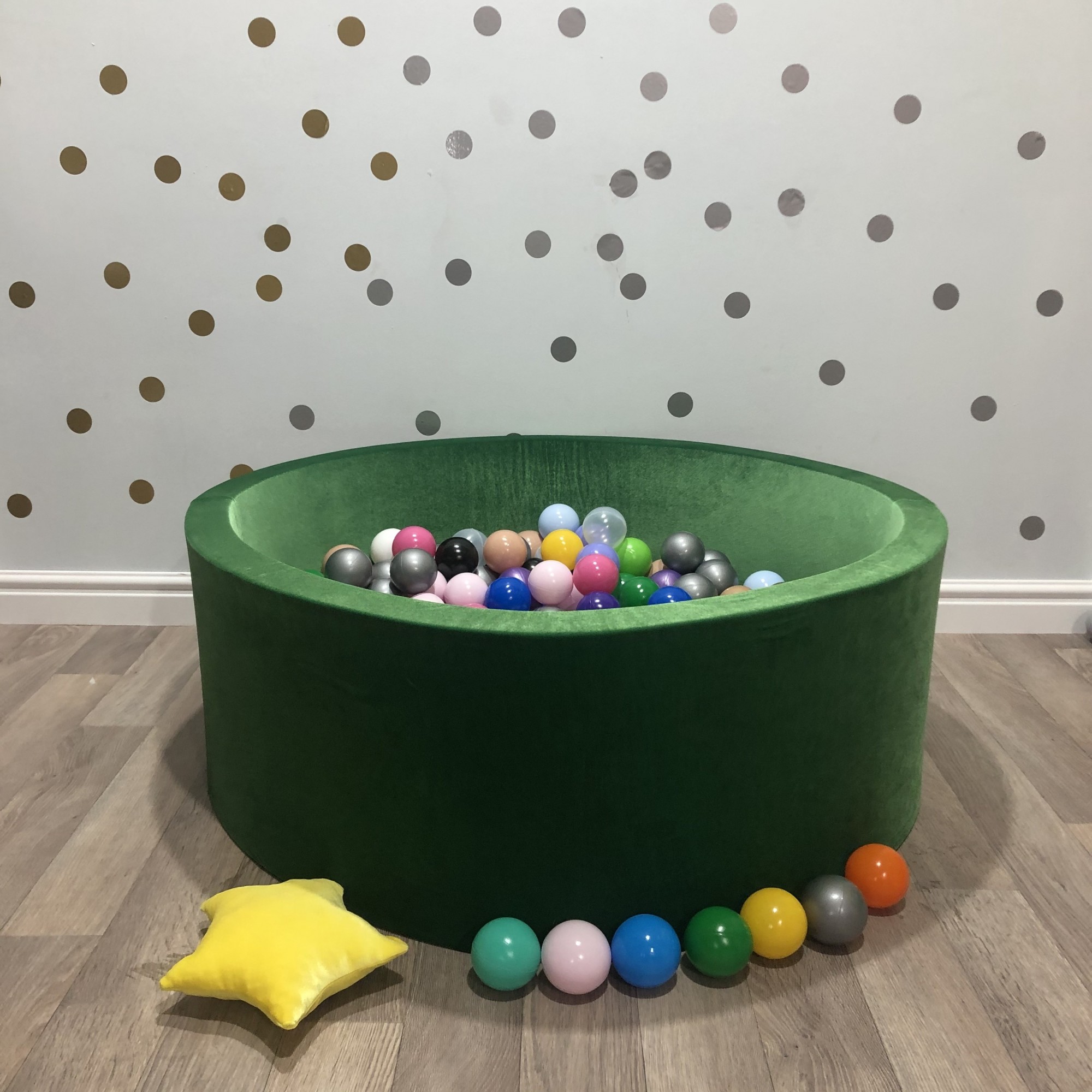 

Сухой бассейн с шариками Maikinbaby 130 см и 400 шт шаров Бархат Зеленый (арт.М130-142)