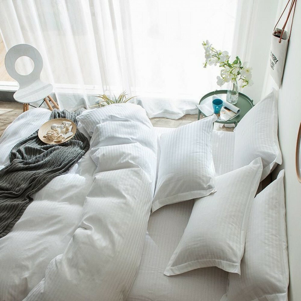 

Комплект постельного белья Без бренда Сатин-страйп Lux 150х215х2 White