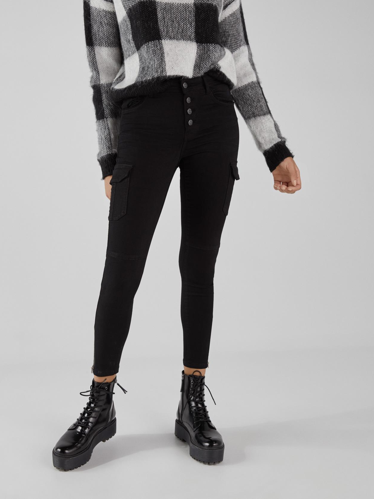 

Джинсы Bershka 5246/388/800-AAAD 42 Черные
