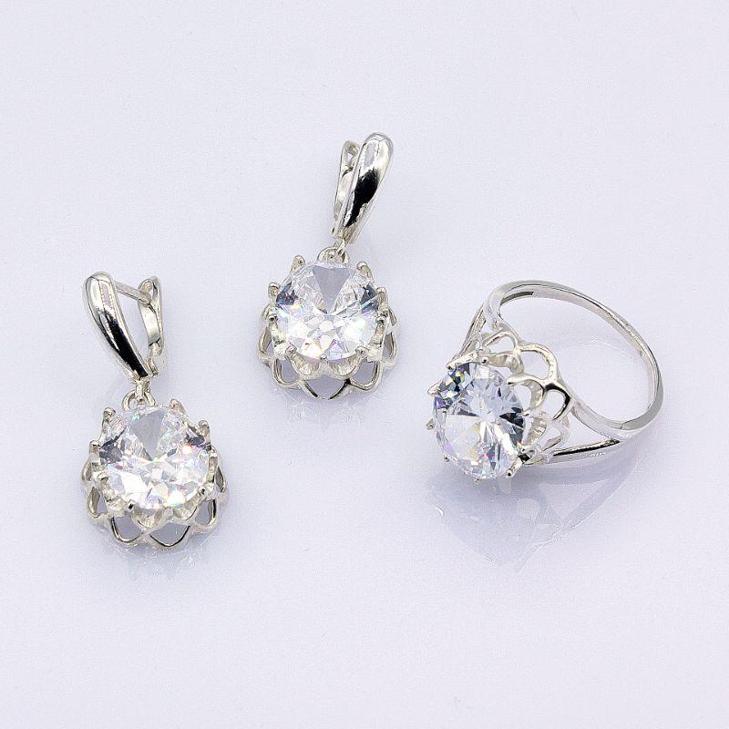 

Серебряное кольцо и серьги с овальным камнем 17,5 р