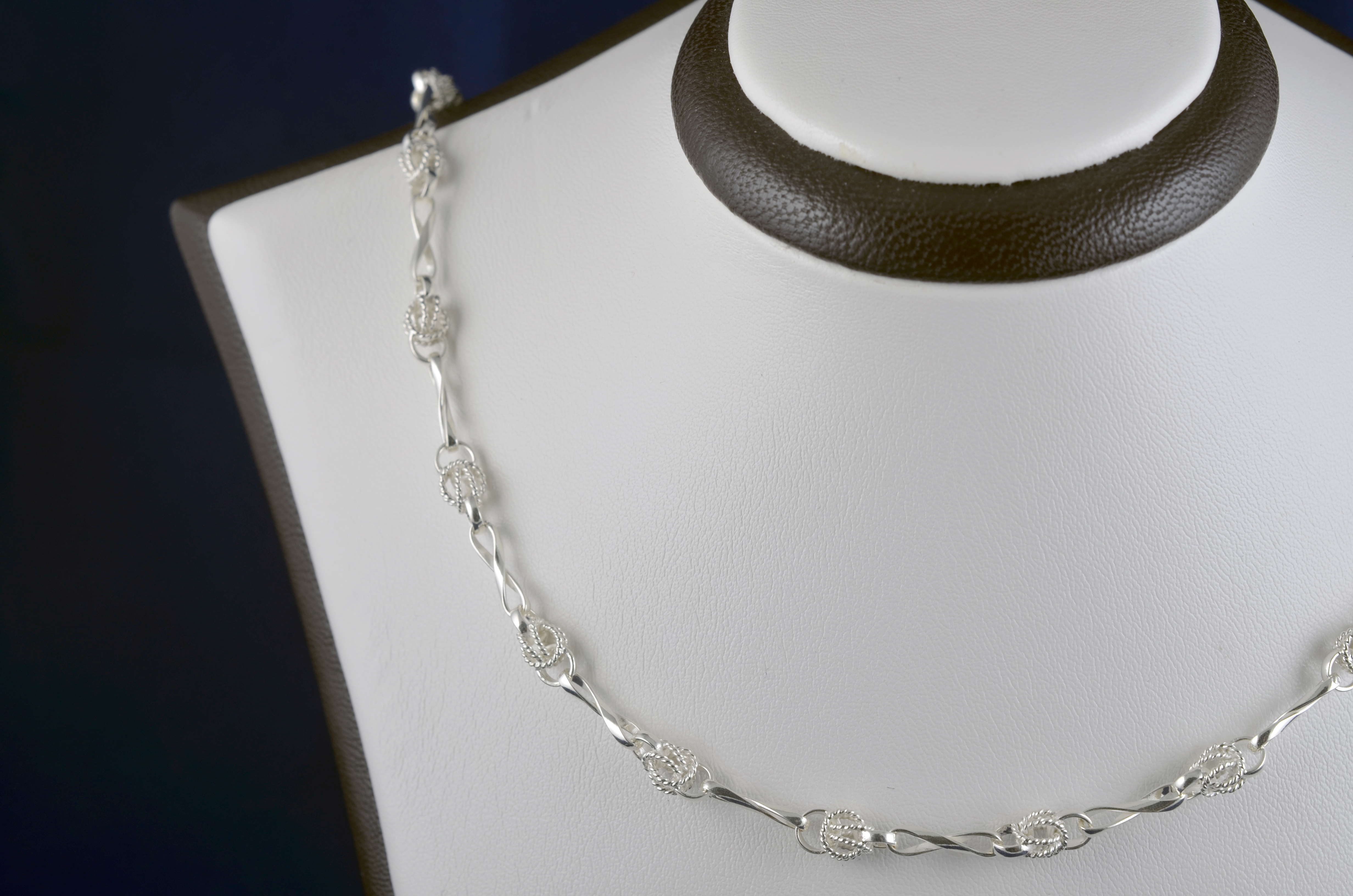 

Серебряная цепочка Meridian 925 пробы плетение "Орех на восьмерке" 45 размер