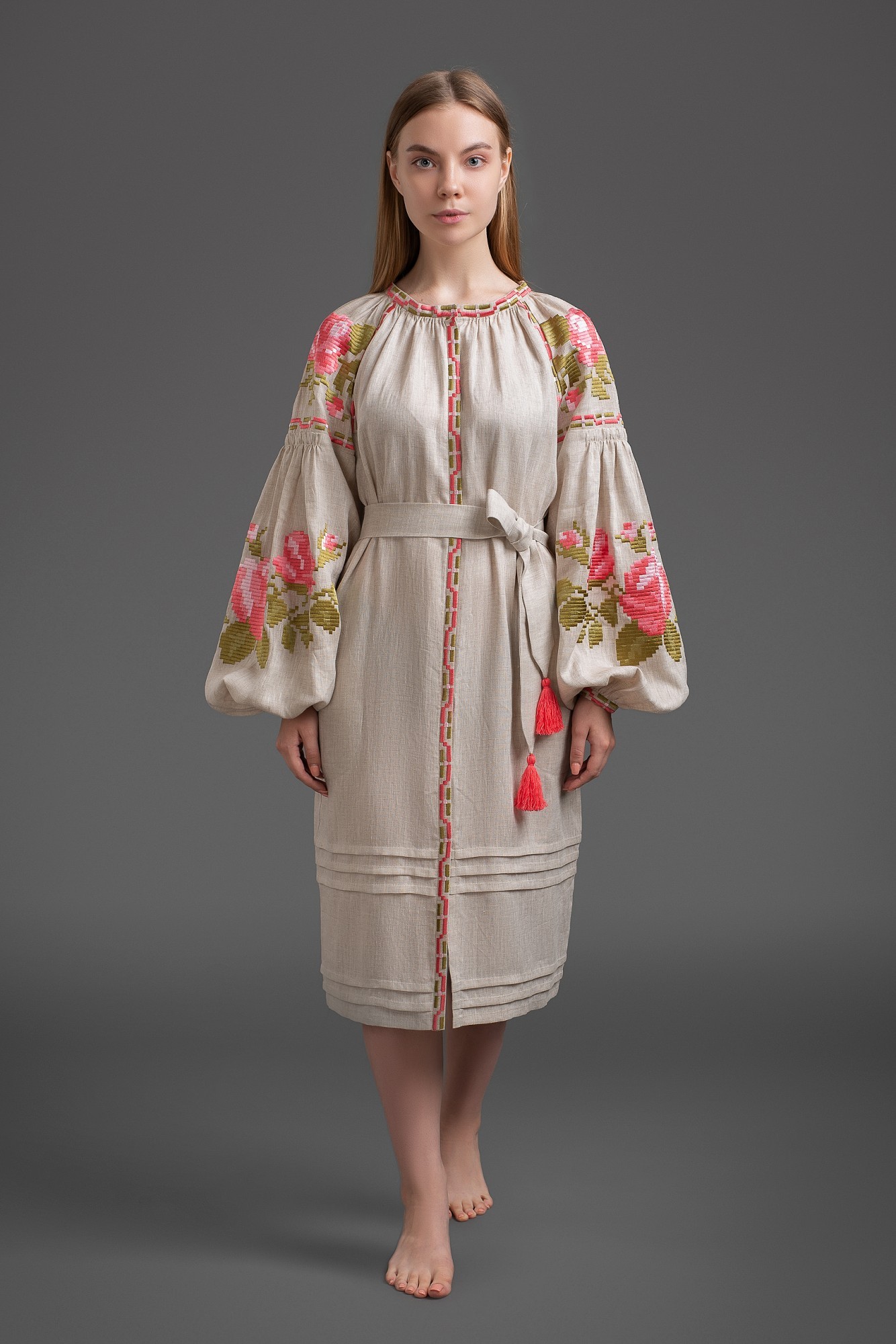 

Вышитое льняное платье Folk Fashion "Три троянди" XXXL серое