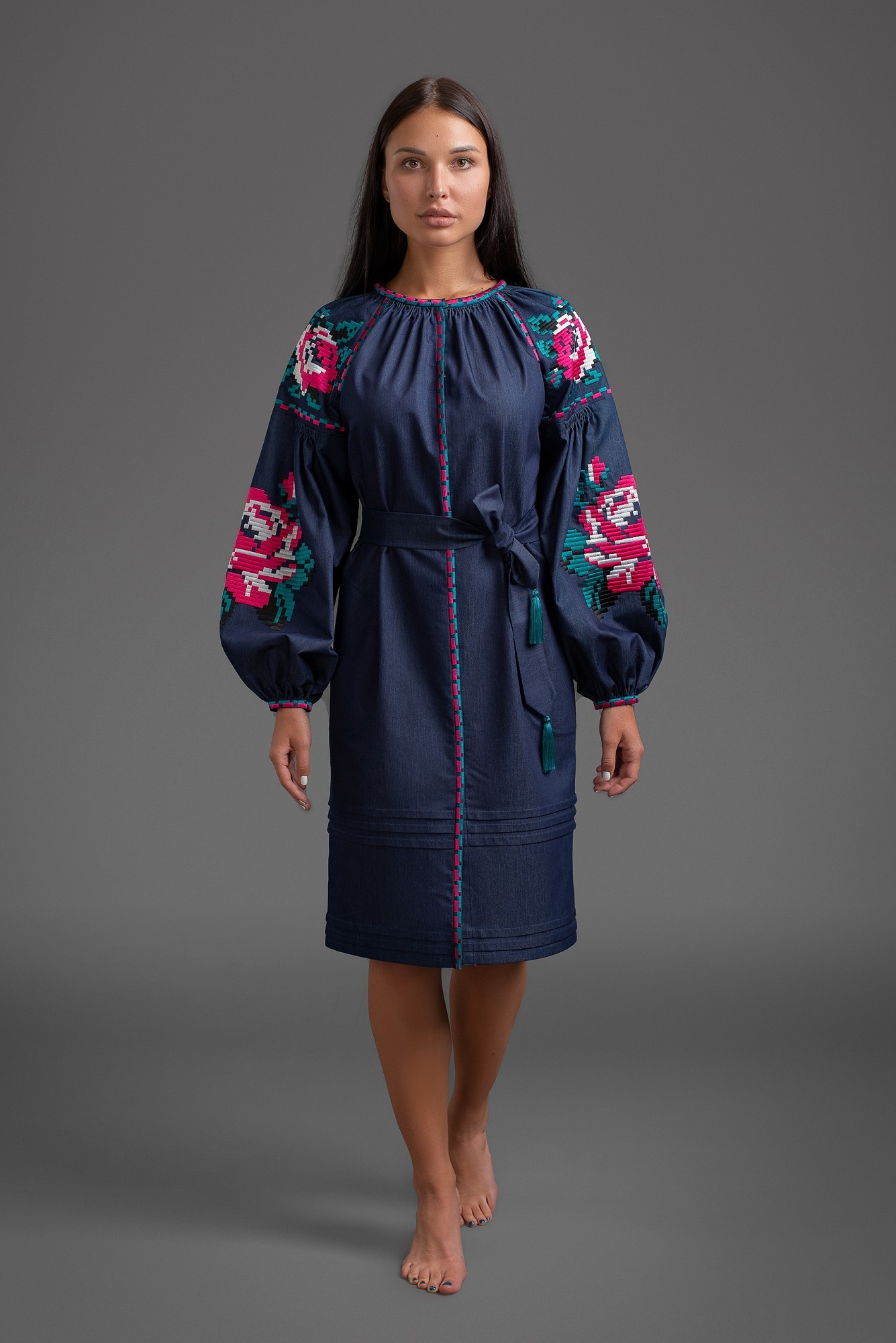 

Вышитое джинсовое платье Folk Fashion "Трояндa" S синее