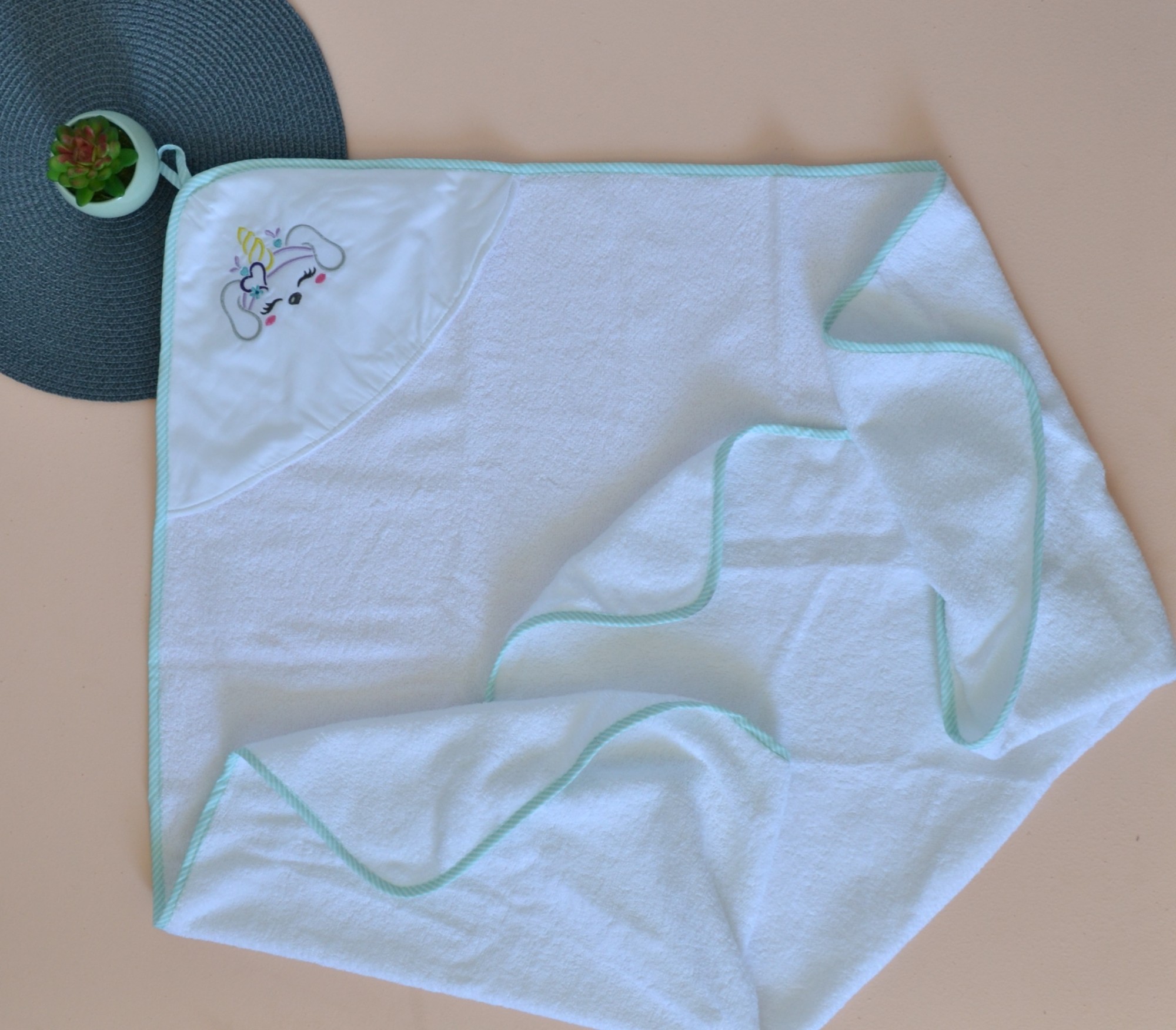 

Детское махровое полотенце Baby Textile с уголком 100х100 см Белый