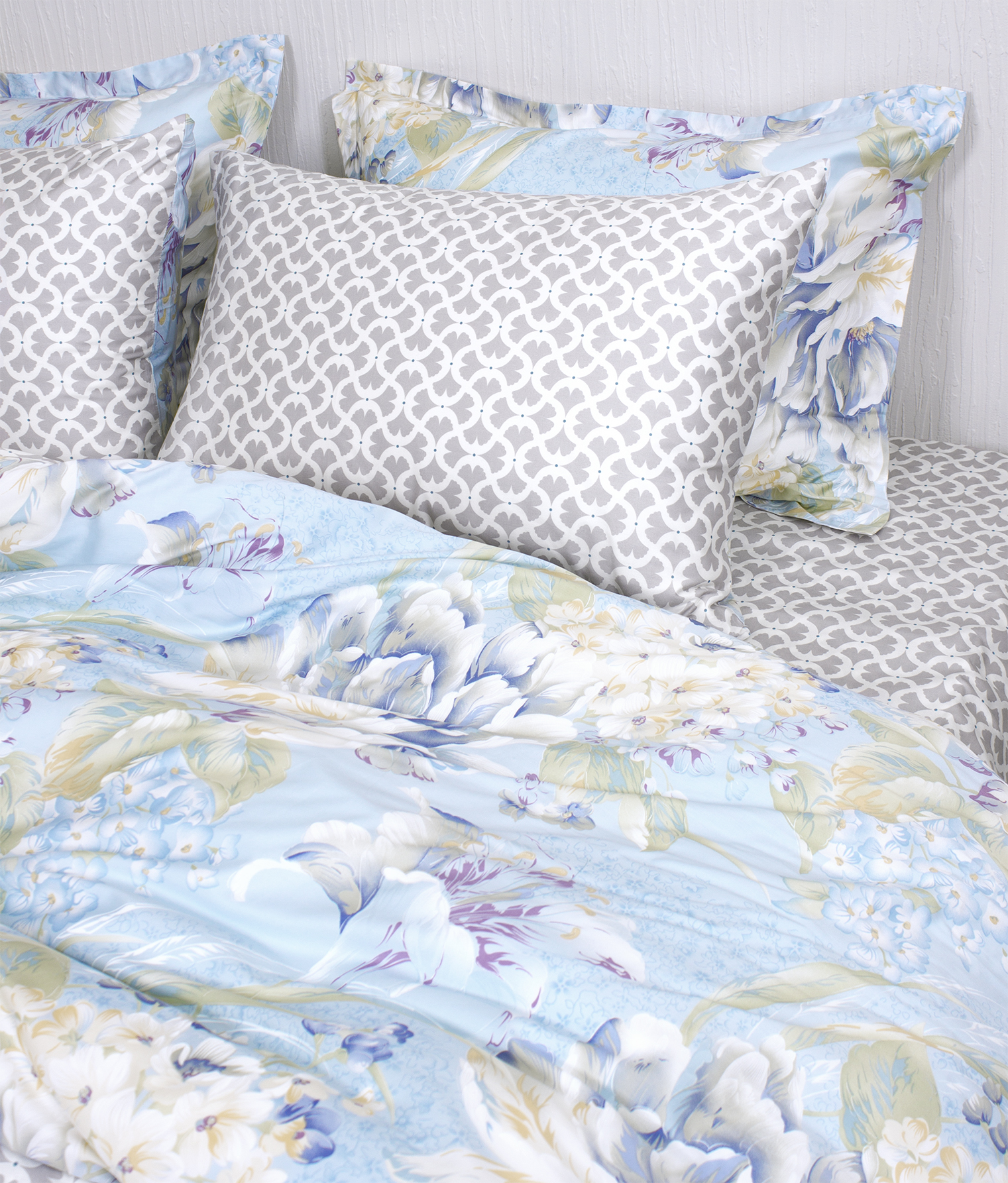 

Комплект постельного белья Luxury Linens Julia 160х220х2