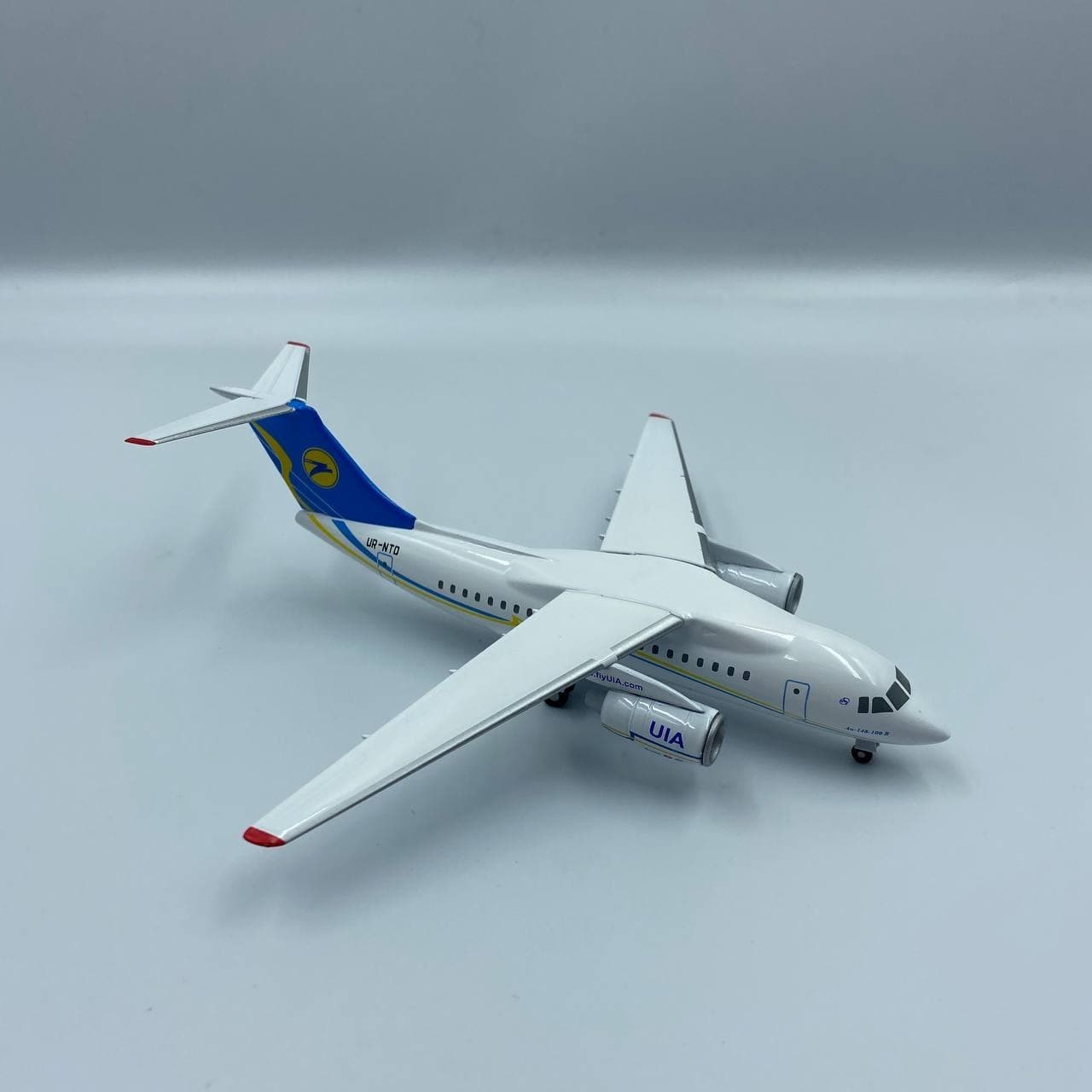 

Модель літака Antonov 148-100B Ukriane International Airlines UR-NTC