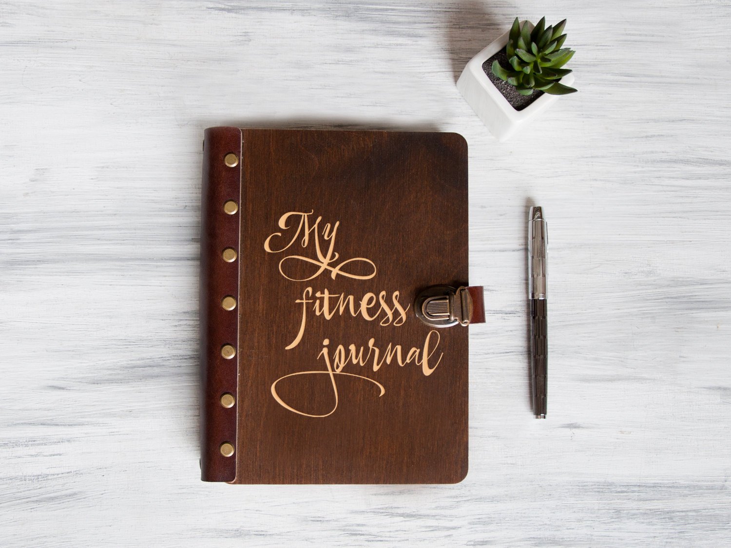 

Планер в деревянной обложке "My fitness journal" на кольцевом механизме в деревянной обложке, А5, 100 листов из них 30 крафт без линовки для заметок, Темное дерево, WOODPRESENT