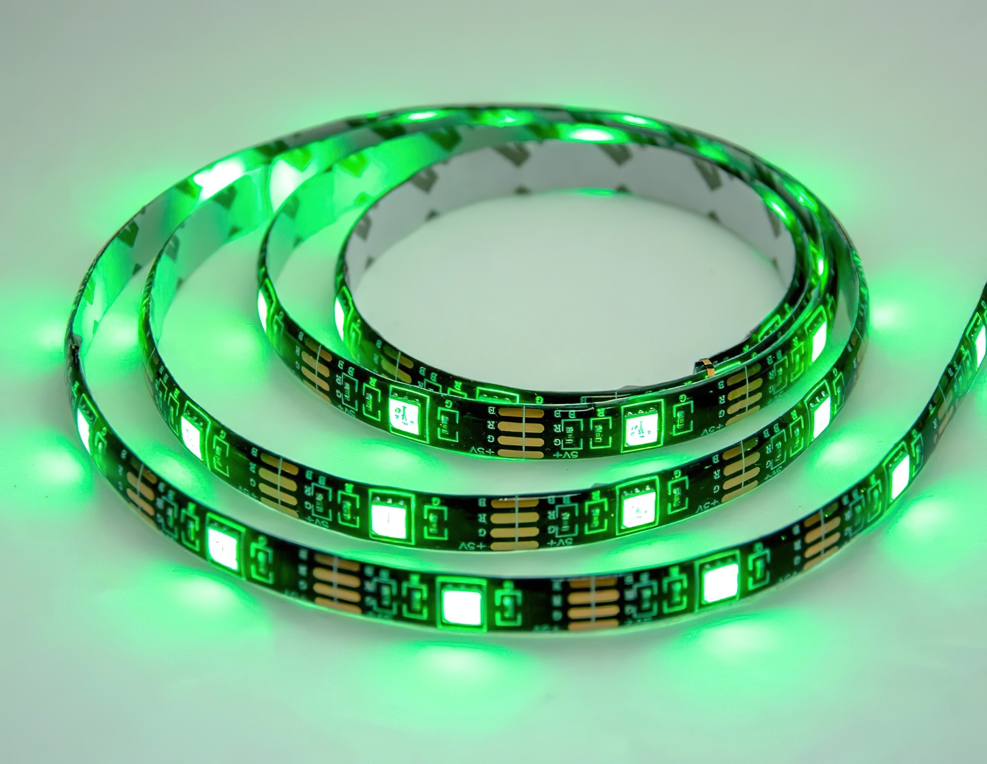 

Светодиодная LED лента с пультом и контроллером 5050 черная на 2м. RGB (1008345-Other)