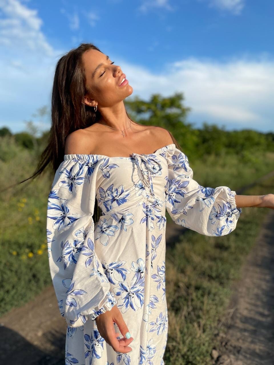 

Женское платье Sofo Look белое в голубой цветочный принт р.48-52 2806/2