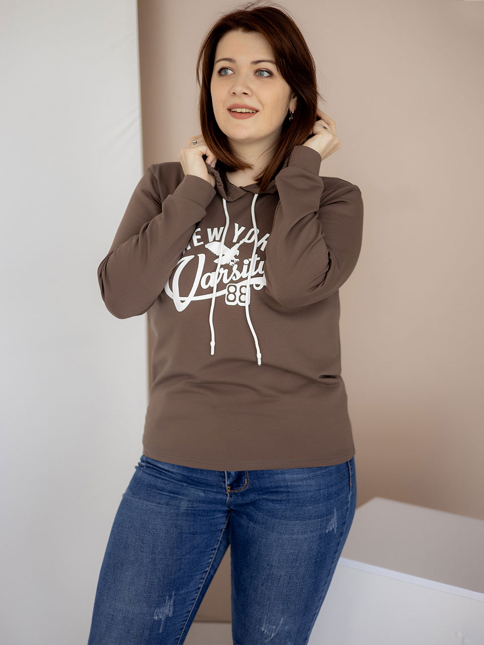 

Худи size+ с принтом в винтажном стиле Шоколадний XL Vikamoda 3296