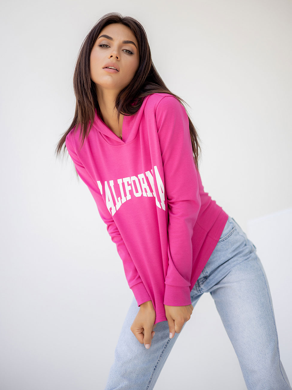 

Яркий худи с принтом Малиновый  Vikamoda 3306, Яркий худи с принтом Малиновый L Vikamoda 3306