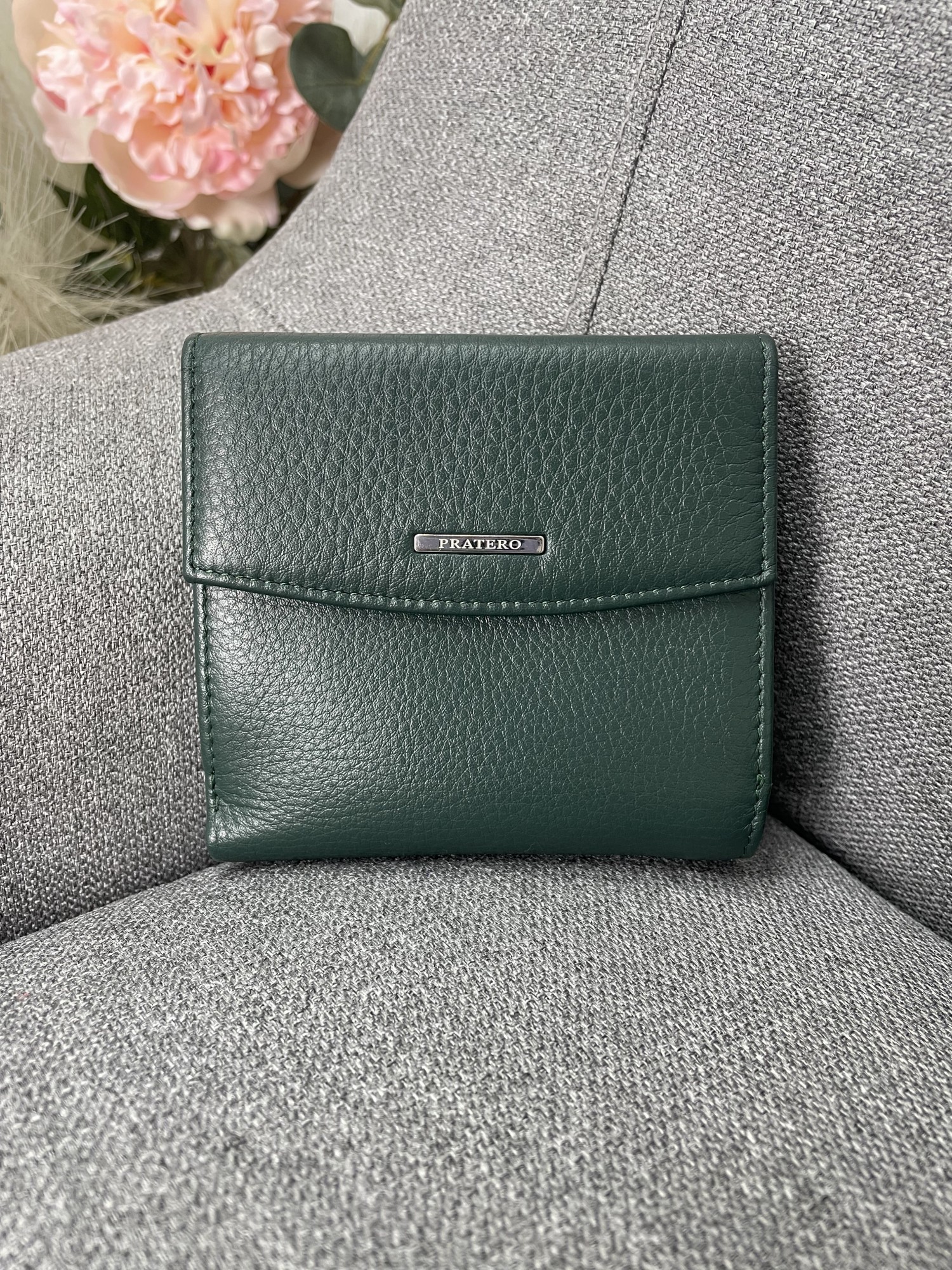 

Кошелёк женский кожаный 10 10 2 см. Magicbag Зеленый