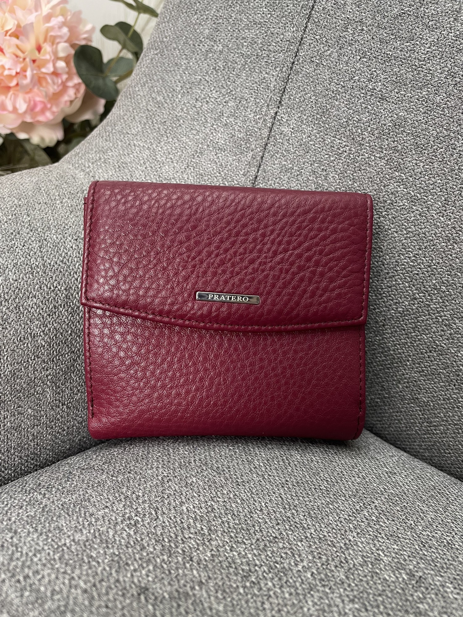 

Кошелёк женский кожаный 10 10 2 см. Magicbag Бордовый