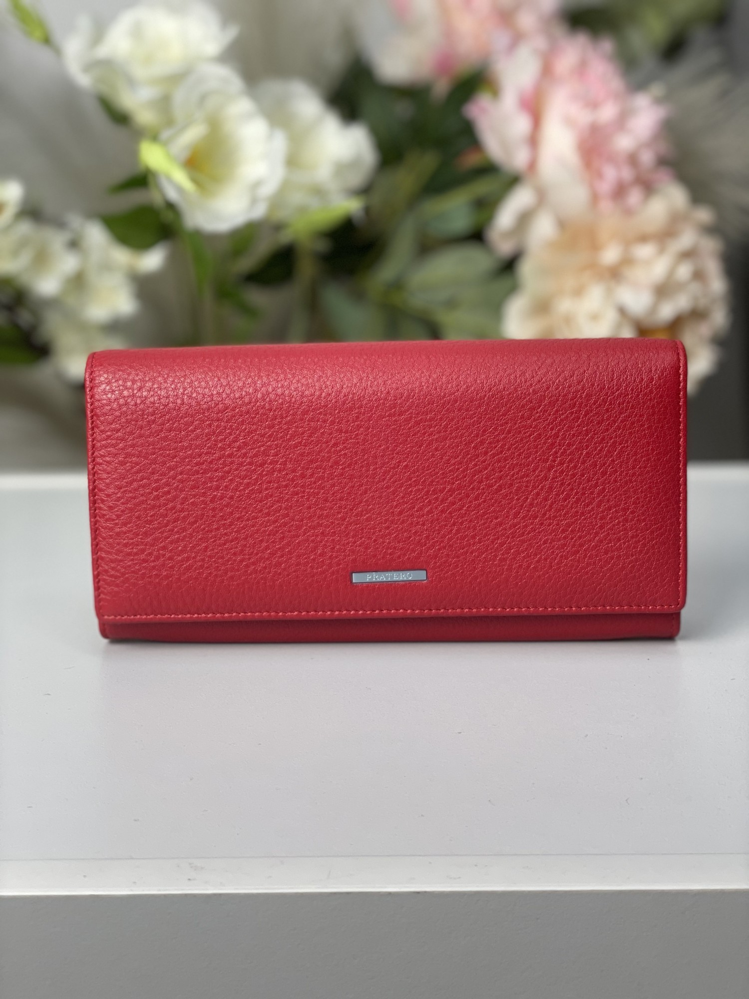 

Кошелёк женский кожаный 9,5 18 3 см. Magicbag Красный