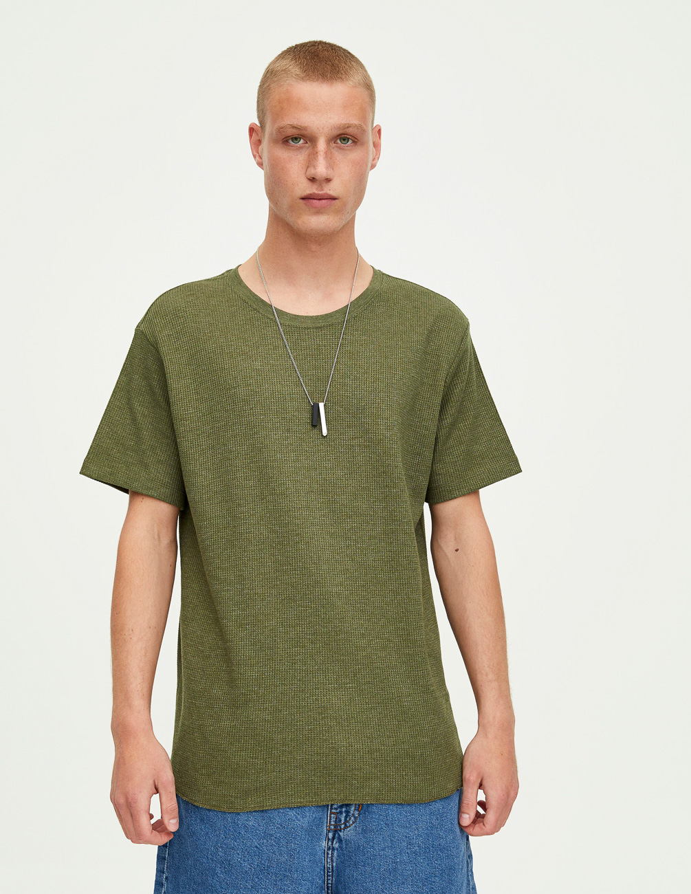 

Футболка PULL & BEAR М0111686 (5246/550/505) цвет зеленый L