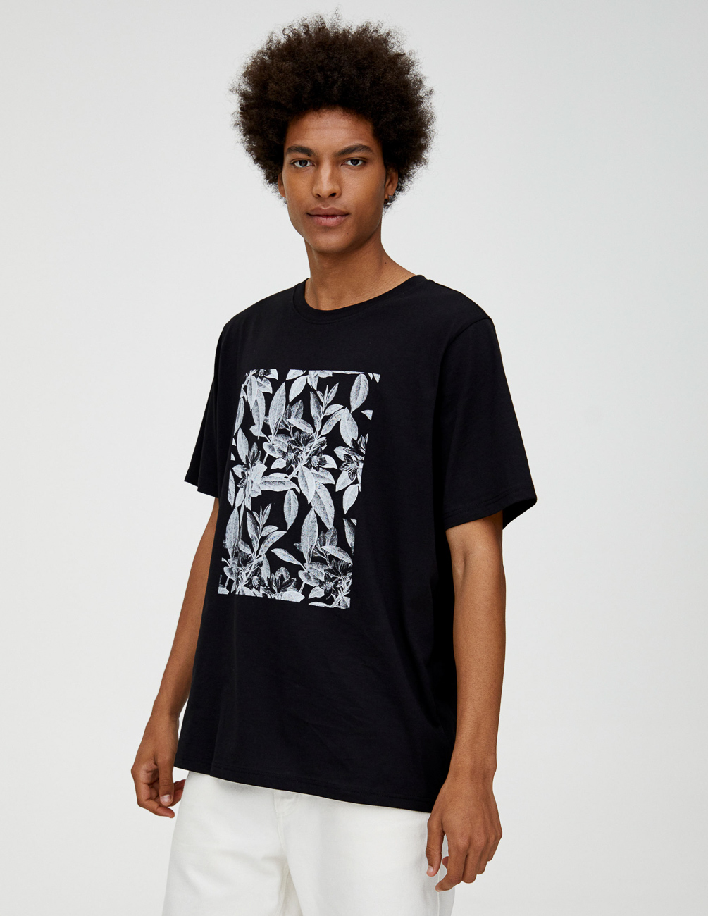 

Футболка PULL & BEAR М0111685 (9242/520/800) цвет черный S