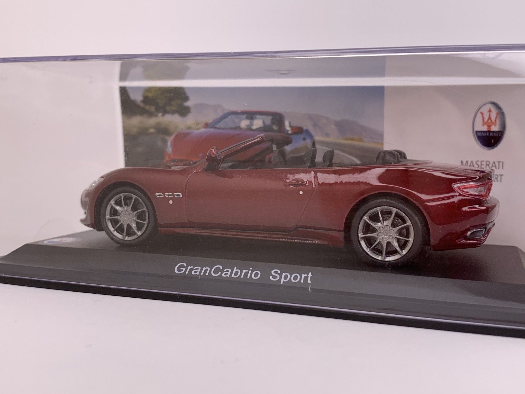

Автомодель Leo Models Maserati GranCabrio Sport (CK34341)