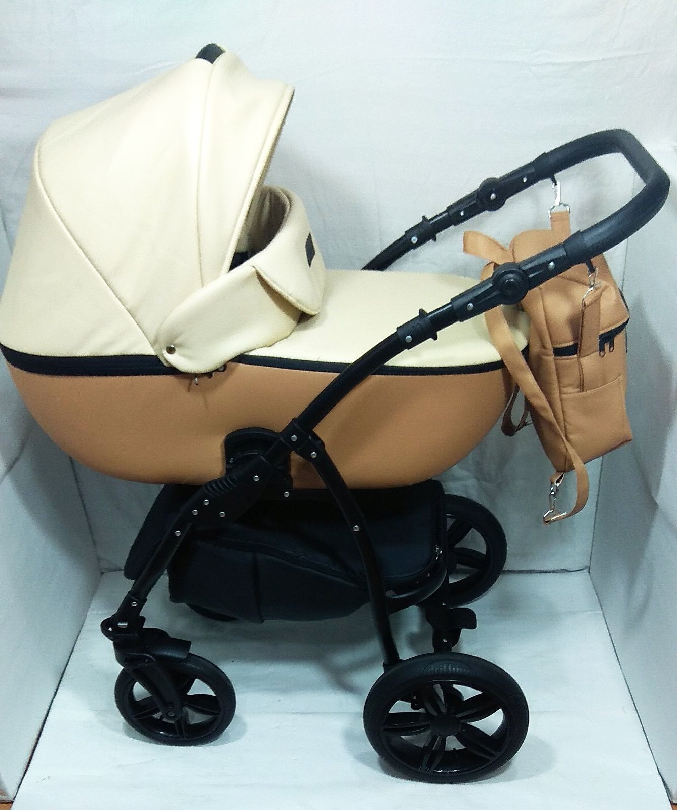 

Коляска 2в1 Victoria Gold Classic бежевая экокожа