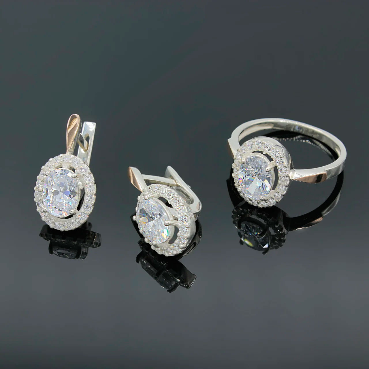 

Серебряное кольцо и серьги Diva Дива Безупречный овал с золотом и белым фианитом 16,5 (008гб16,5)