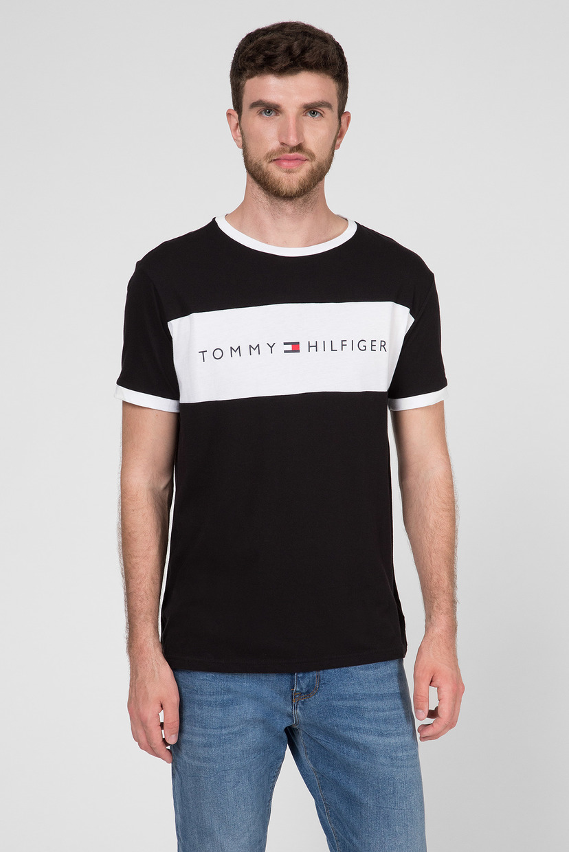 

Мужская черная футболка CN SS Tommy Hilfiger L UM0UM01170