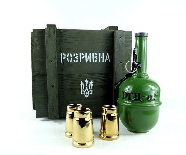 

Подарочный набор «Розривна РГД-0,5» для мужчин фляга граната 0,5 л и 4 рюмки в деревянном ящике (484)