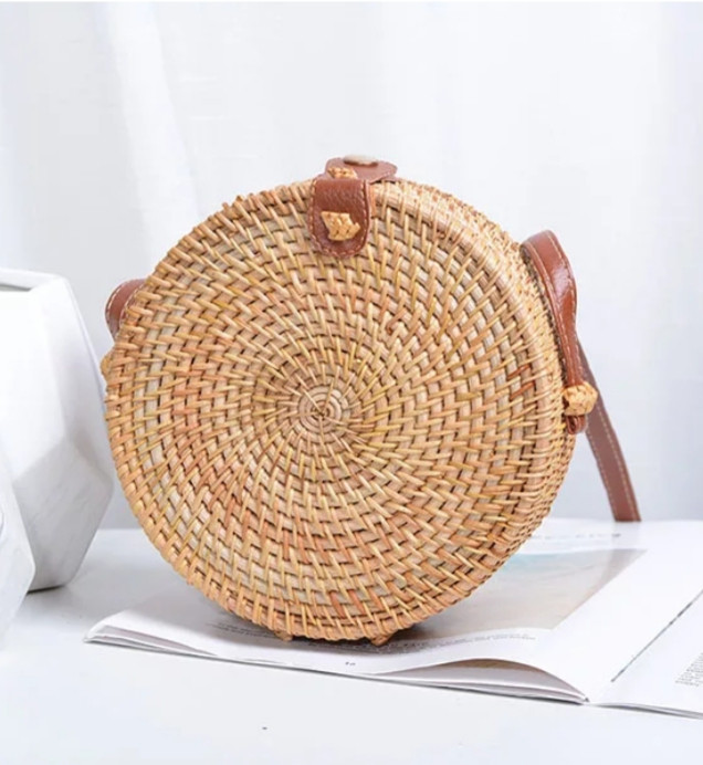 

Женская круглая плетеная сумочка Rattan Bali 18х8 см из ротанга на кнопке