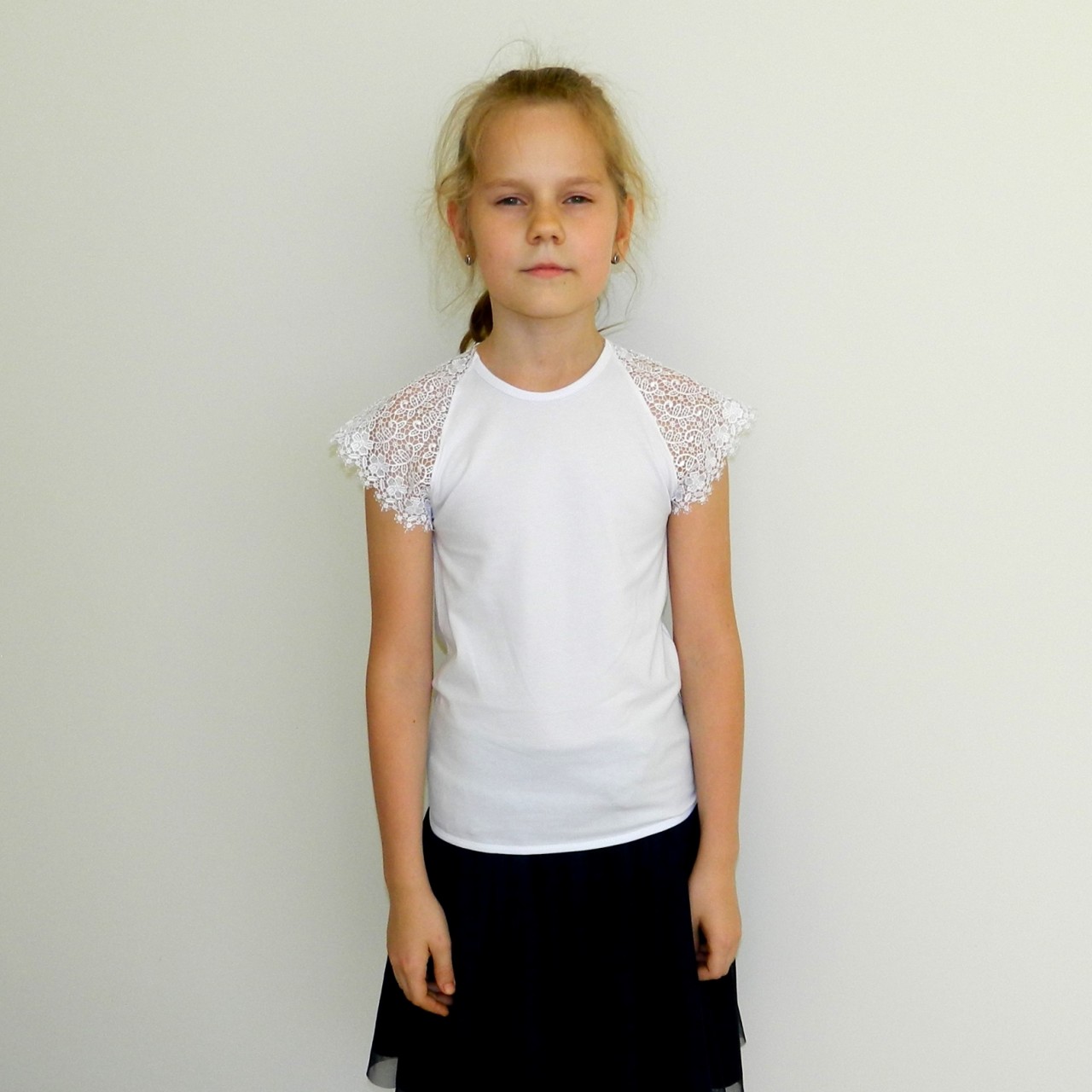 

Блуза школьная ЛИО с добавлением красивого кружева 140 Белая (4851651)