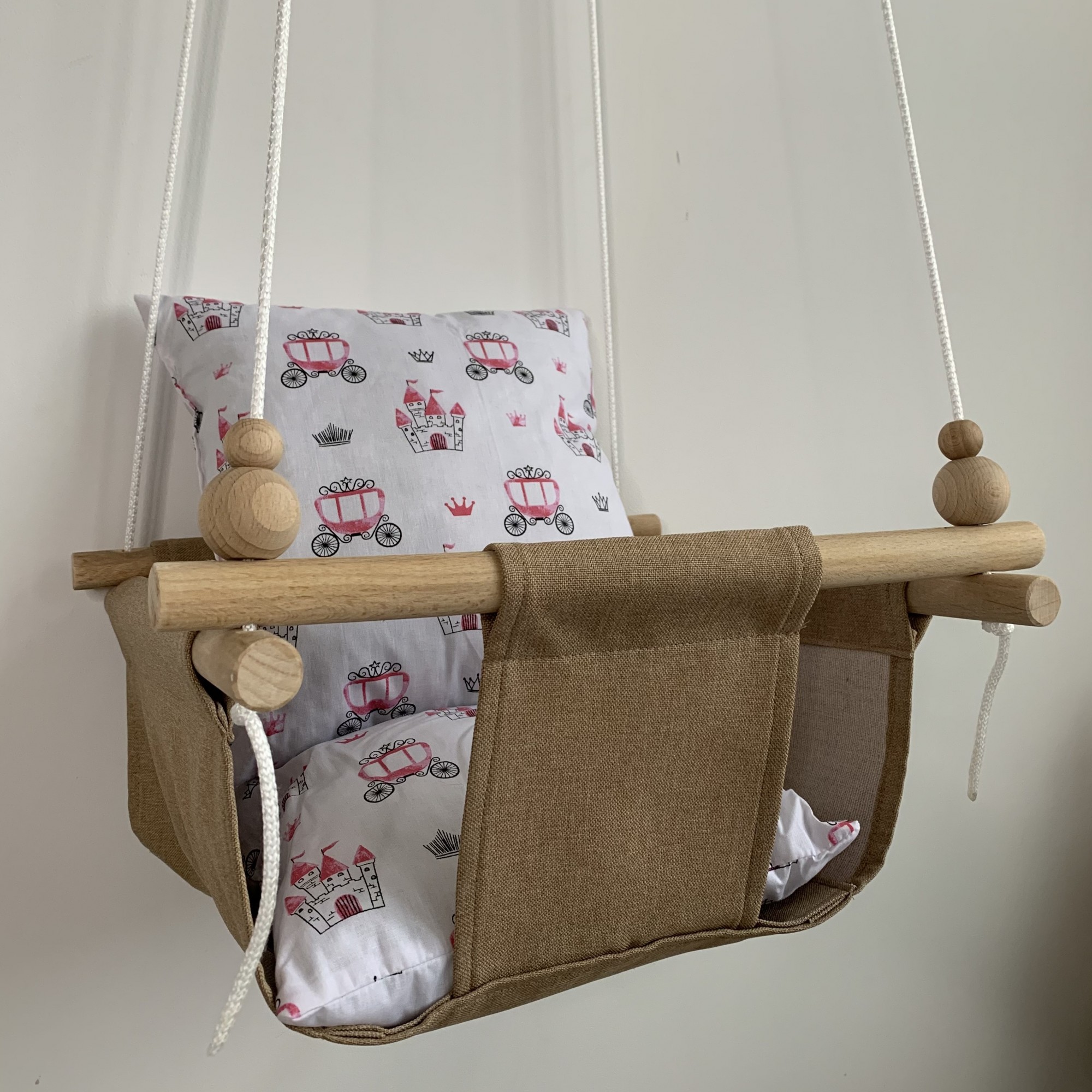 

Детская качеля Infancy Кареты Карамельная основа