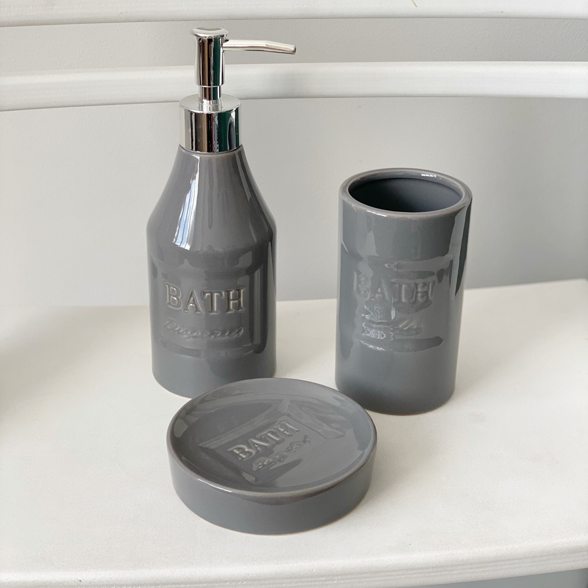 

Набор для ванной SoulDecor на три предмета Shower серый