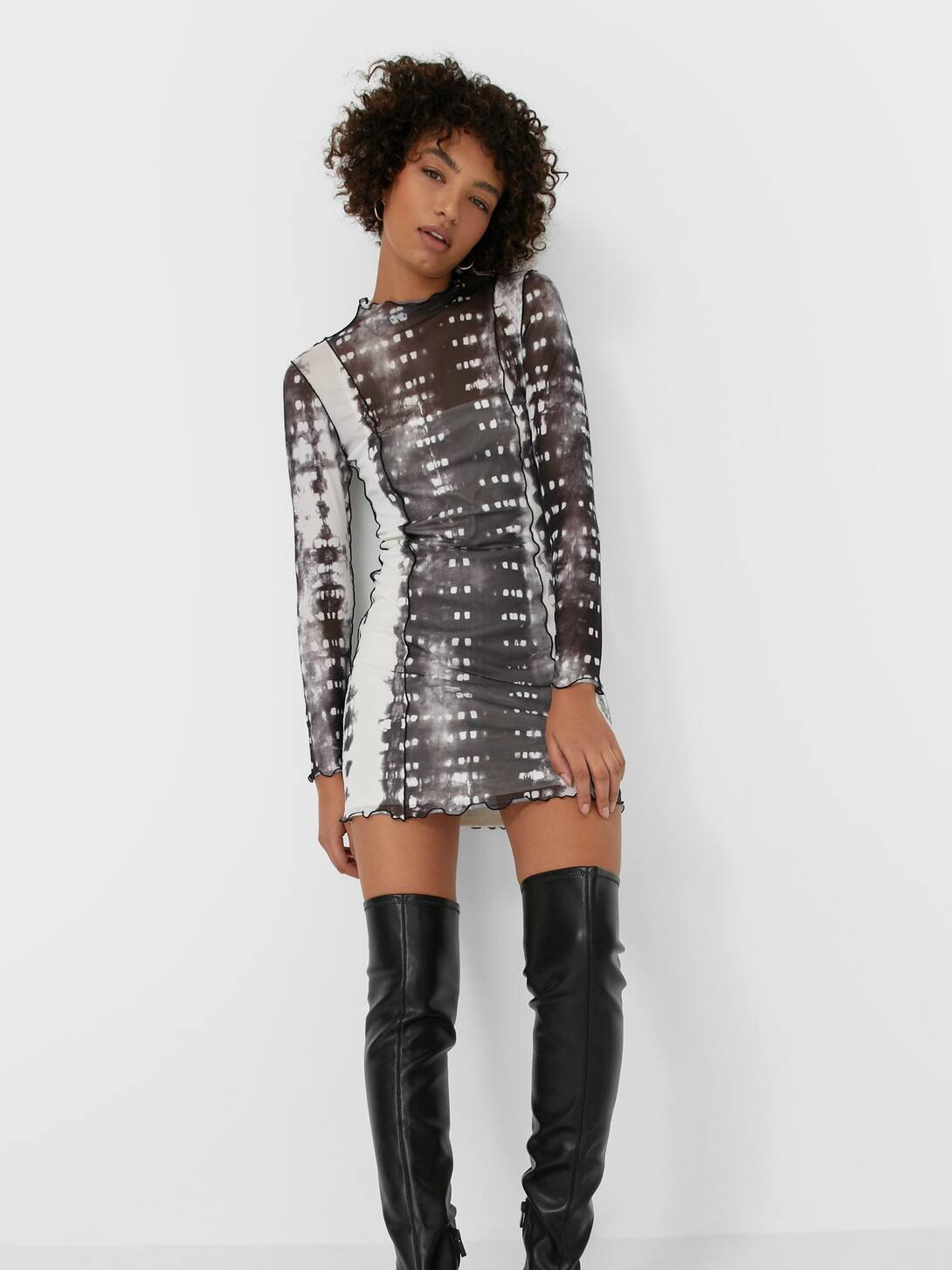 

Платье Stradivarius 06383990001 M Принт