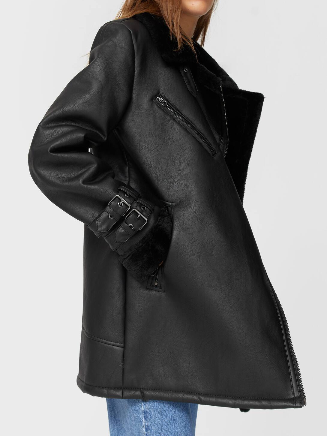 

Дубленка Stradivarius 05867940001 XS Черная