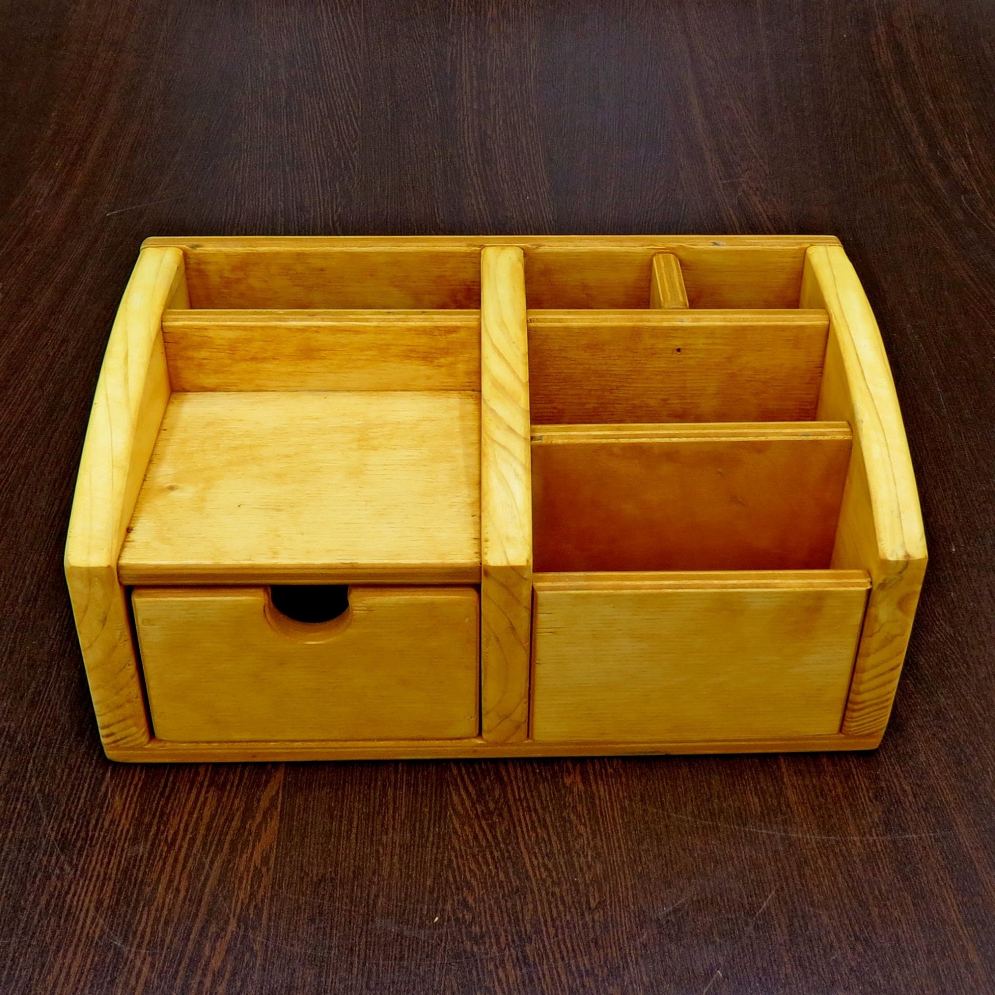 

Настольный органайзер из натурального дерева Беттери карри 14х27х12 см (MIZ-КНЦ-001103)