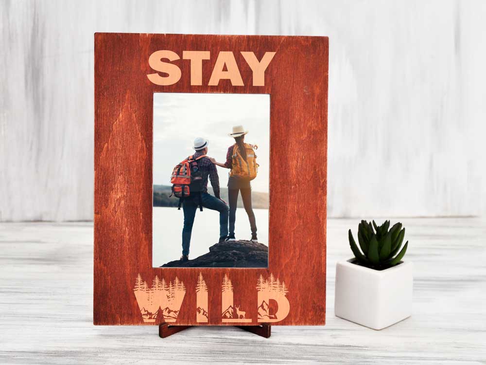 

Подарочная рамка для фото из натурального дерева с гравировкой "Stay wild" 15х21, вертикальная, Красное дерево, WOODPRESENT