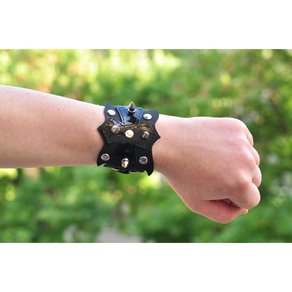 

Браслет фигурный Rockway Крест, малый шип и хольнитены №331 Черный