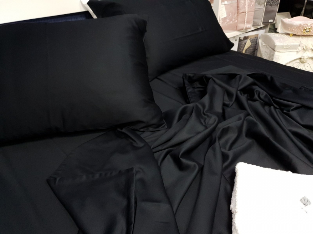 

Комплект постельного белья Komfort-tekstil BLACK, №055 (Семейный)