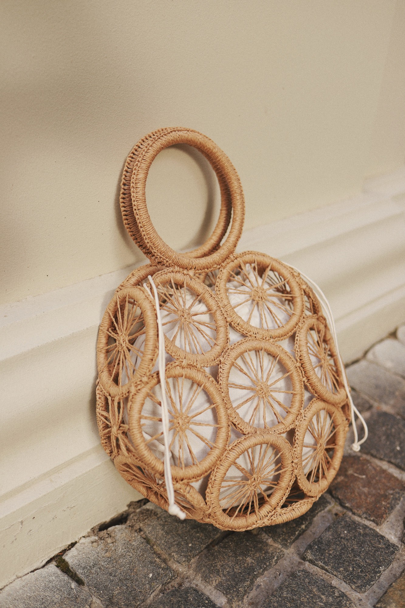 

Женская плетеная сумка Bagsmini Flower Bag Бежевая