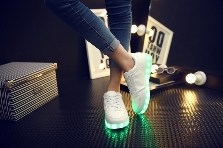 

Кроссовки с LED подсветкой Superlite 39 Белые